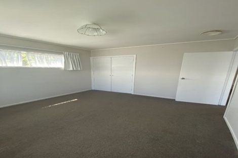 Photo of property in 1/15 Bloomsbury Grove, Newlands, Wellington, 6037