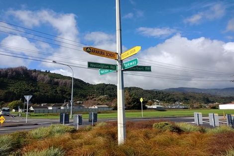 Photo of property in 10 Matthews Road, Wainuiomata, Lower Hutt, 5014