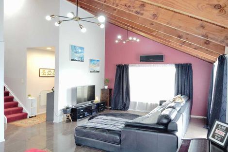 Photo of property in 1/11 Cambric Place, Botany Downs, Auckland, 2010