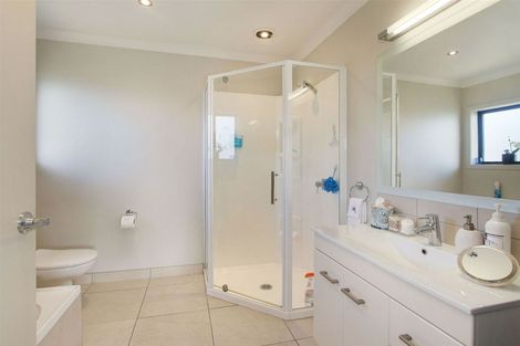 Photo of property in 7 Vela Place, Clarks Beach, 2122