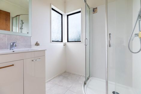 Photo of property in 2/24 Thalia Place, Totara Vale, Auckland, 0629