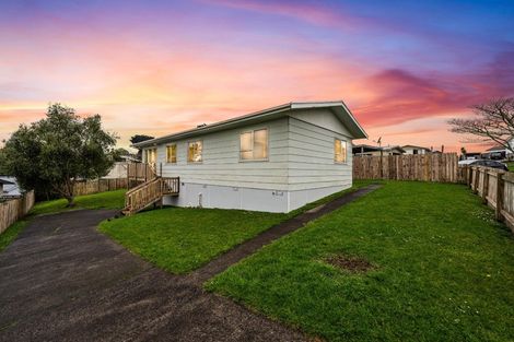 Photo of property in 5 Flaunty Place, West Harbour, Auckland, 0618