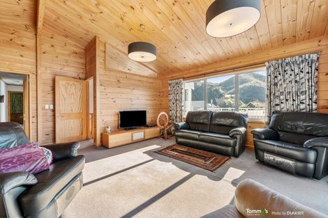 Photo of property in 91 Allington Road, Karori, Wellington, 6012