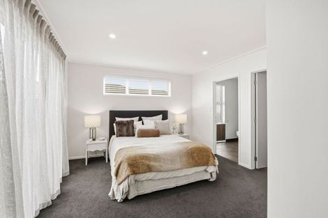 Photo of property in 1 Kaurinui Crescent, One Tree Point, 0118