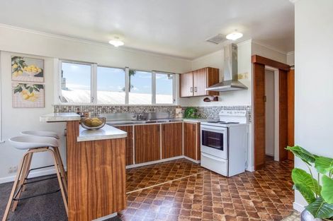 Photo of property in 10 Covil Avenue, Te Atatu South, Auckland, 0610