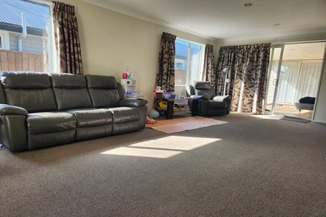 Photo of property in 10 Pounamu Place, Pegasus, 7612