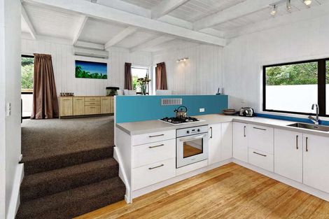 Photo of property in 136 Seaview Road, Piha, New Lynn, 0772