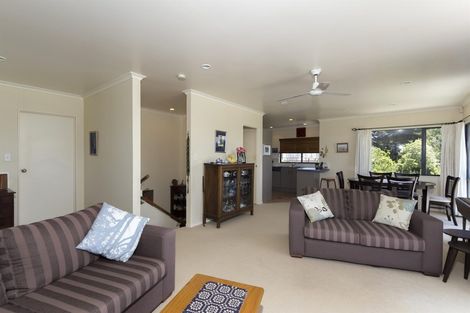 Photo of property in 99 Wade River Road, Stanmore Bay, Whangaparaoa, 0932