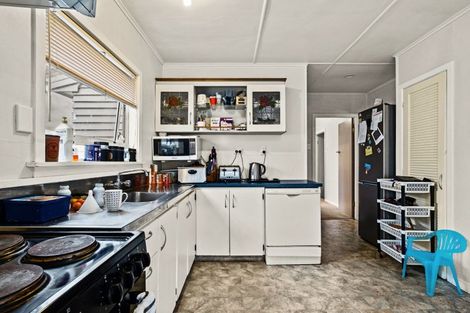 Photo of property in 96 Omata Road, Marfell, New Plymouth, 4310