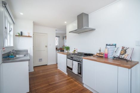 Photo of property in 6 Andrew Avenue, Roslyn, Palmerston North, 4414