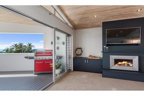 Photo of property in 1/33 Braemar Road, Rothesay Bay, Auckland, 0630