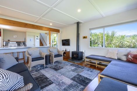 Photo of property in 61 Garden Road, Piha, 0772