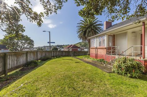 Photo of property in 2 Arahura Crescent, Waitangirua, Porirua, 5024