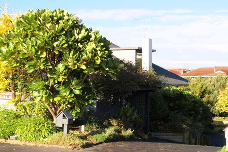 Photo of property in 17 Stevenson Way, Cockle Bay, Auckland, 2014