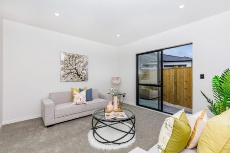 Photo of property in 21 Vinistra Road, Kumeu, 0810