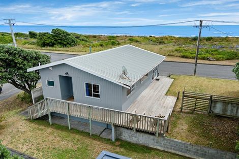 Photo of property in 22 Marine Parade, Otaki Beach, Otaki, 5512