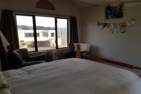 Photo of property in 19 Landsdowne Terrace, Karori, Wellington, 6012