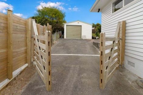 Photo of property in 42 Tiroroa Avenue, Te Atatu South, Auckland, 0610