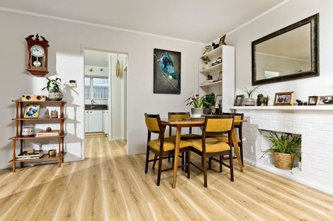 Photo of property in 16 Woodglen Road, Glen Eden, Auckland, 0602