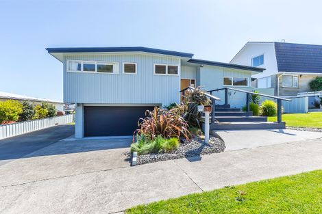 Photo of property in 5 Compass Way, Whitby, Porirua, 5024