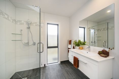 Photo of property in 95 Johnstone Drive, Fitzherbert, Palmerston North, 4410