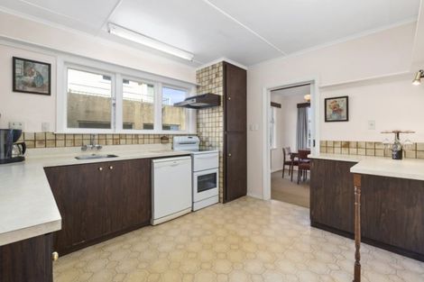 Photo of property in 81 Breaker Bay Road, Breaker Bay, Wellington, 6022