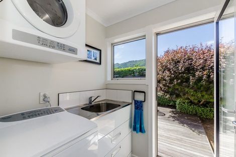 Photo of property in 44 Rewarewa Crescent, Waikanae, 5036