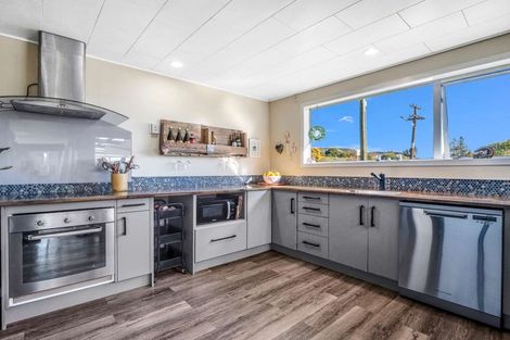 Photo of property in 37 Kawaha Point Road, Fairy Springs, Rotorua, 3015