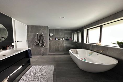 Photo of property in 2/57 Kiwi Esplanade, Mangere Bridge, Auckland, 2022