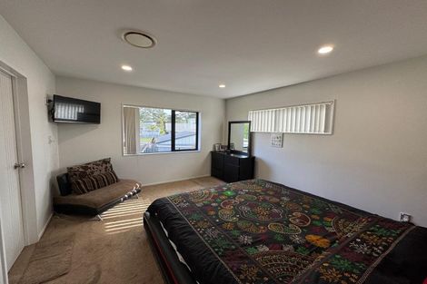 Photo of property in 14a Pipitea Place, Massey, Auckland, 0614