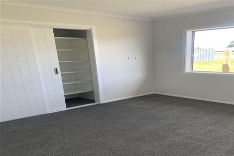 Photo of property in 4 Van Baarle Close, Carterton, 5713