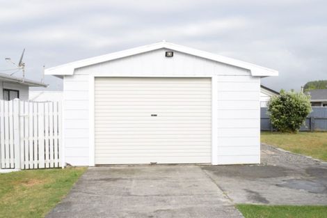 Photo of property in 52 Norfolk Crescent, Otaki Beach, Otaki, 5512