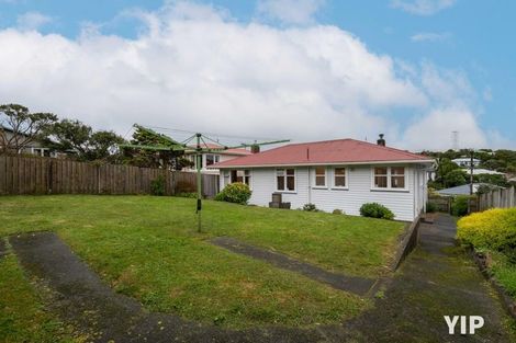 Photo of property in 48 Kenmore Street, Newlands, Wellington, 6037