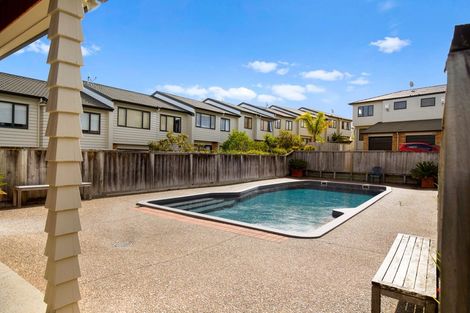 Photo of property in 17/22 Northcross Drive, Oteha, Auckland, 0632