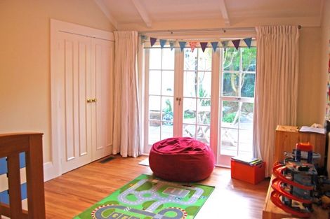 Photo of property in 16 Bridge View Road, Birkenhead, Auckland, 0626