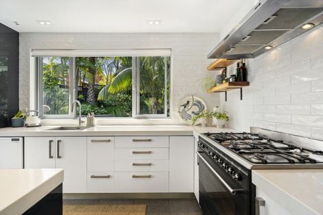 Photo of property in 32a Palmerston Road, Birkenhead, Auckland, 0626