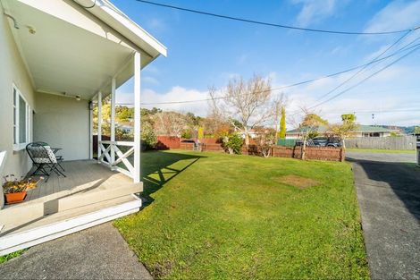 Photo of property in 4 Heretaunga Square, Silverstream, Upper Hutt, 5019