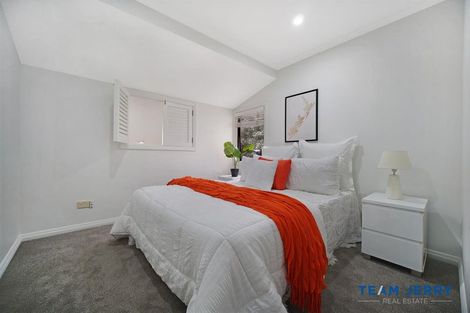 Photo of property in 27 Bridgefield Crescent, Flat Bush, Auckland, 2016