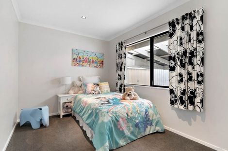 Photo of property in 1 Clarion Place, Glendene, Auckland, 0602