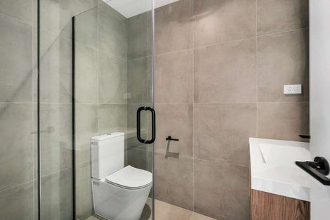 Photo of property in 4/89 Beach Road, Te Atatu Peninsula, 0610