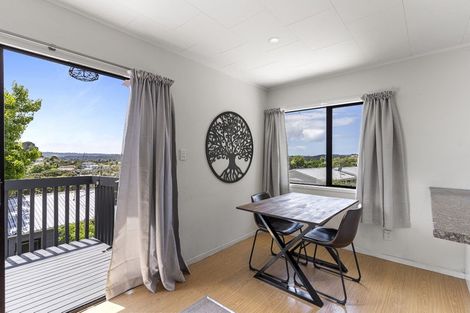 Photo of property in 1/19 Exeter Place, Unsworth Heights, Auckland, 0632