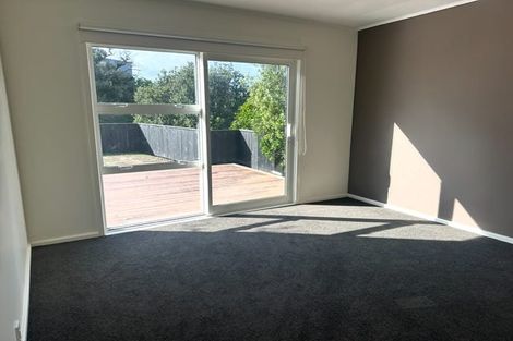Photo of property in 90 Maupuia Road, Maupuia, Wellington, 6022