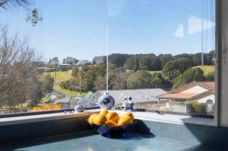 Photo of property in 8 Sunvale Place, Gate Pa, Tauranga, 3112