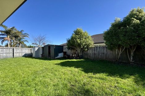 Photo of property in 12 Mellefont Close, East Tamaki Heights, Auckland, 2016