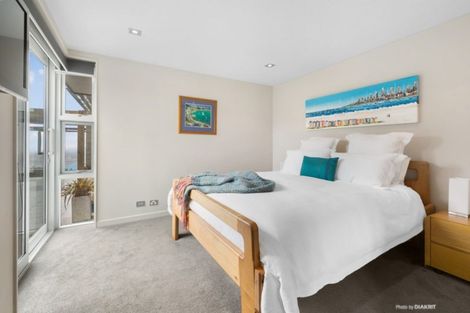 Photo of property in 21 Bendigo Grove, Newlands, Wellington, 6037