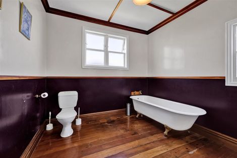 Photo of property in 211 South Road, Hawera, 4610