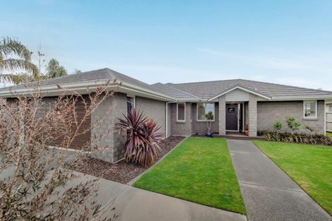 Photo of property in 24 Butterworth Crescent, Papamoa Beach, Papamoa, 3118