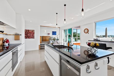 Photo of property in 5 Compass Way, Whitby, Porirua, 5024