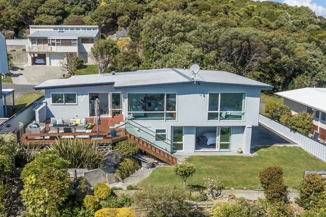 Photo of property in 5 Compass Way, Whitby, Porirua, 5024