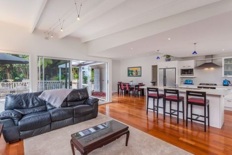 Photo of property in 46 Wood Bay Road, Titirangi, Auckland, 0604